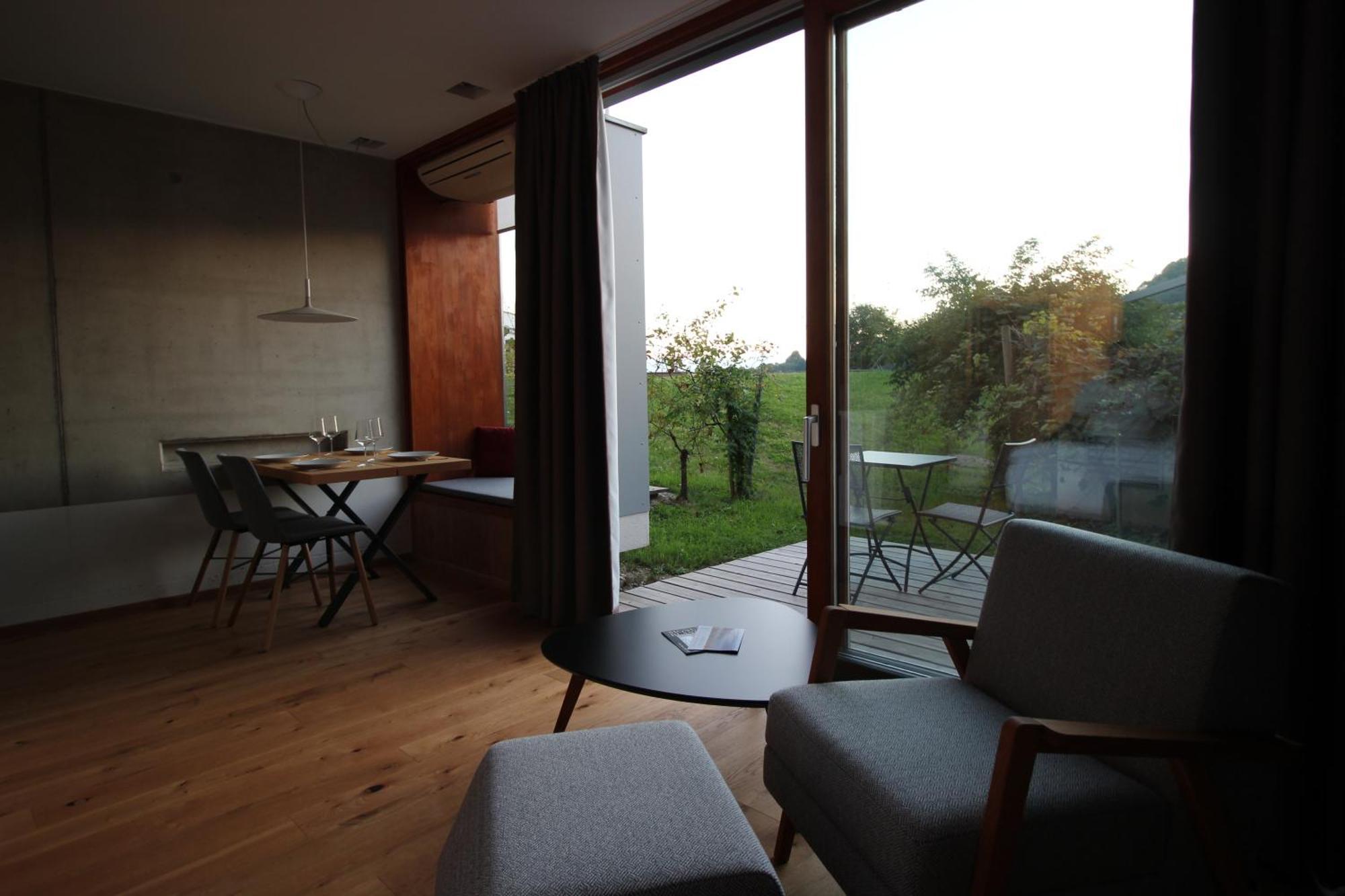 Hideaway An Der Weinstrasse - Pool & Sauna - Apartments Anderlage Spielfeld Δωμάτιο φωτογραφία