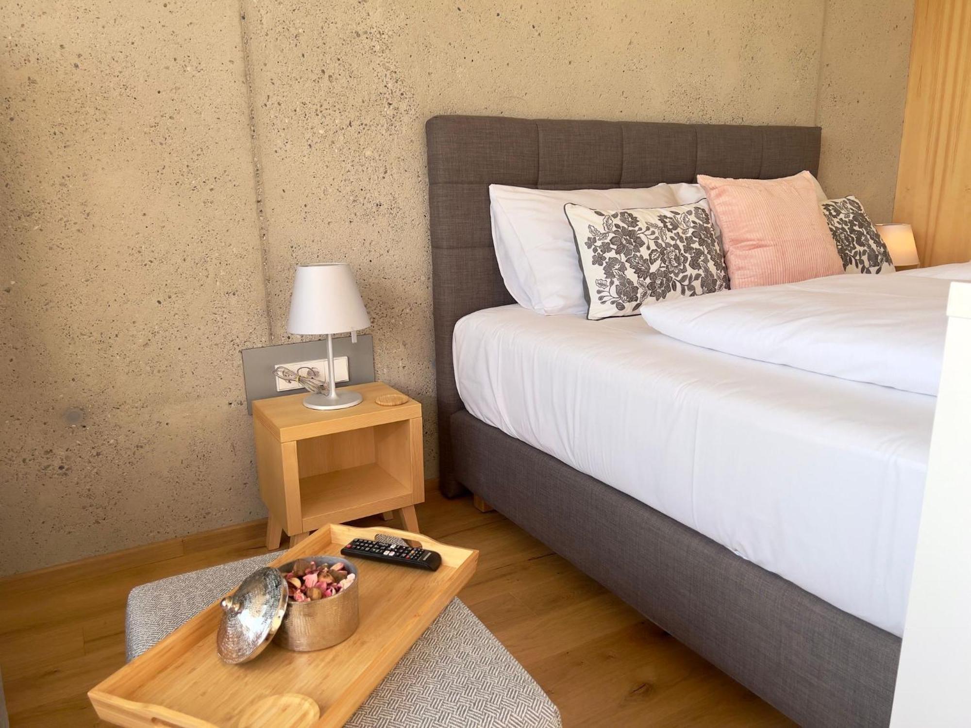 Hideaway An Der Weinstrasse - Pool & Sauna - Apartments Anderlage Spielfeld Δωμάτιο φωτογραφία